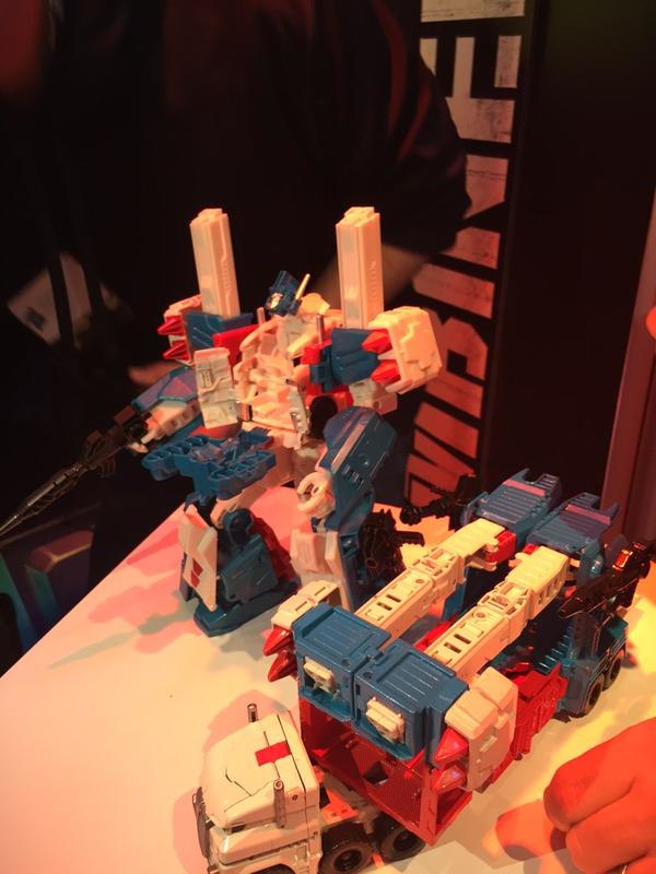Toy Fair 2015   First Looks At Ultra Magnus And Minimus Ambus Combiner Wars Figures Images  (67 of 130)